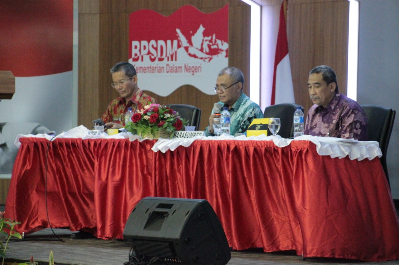 PEMBEKALAN KEPEMIMPINAN BAGI KEPALA DAERAH BUPATI DAN WAKIL BUPATI HARI KE - 2