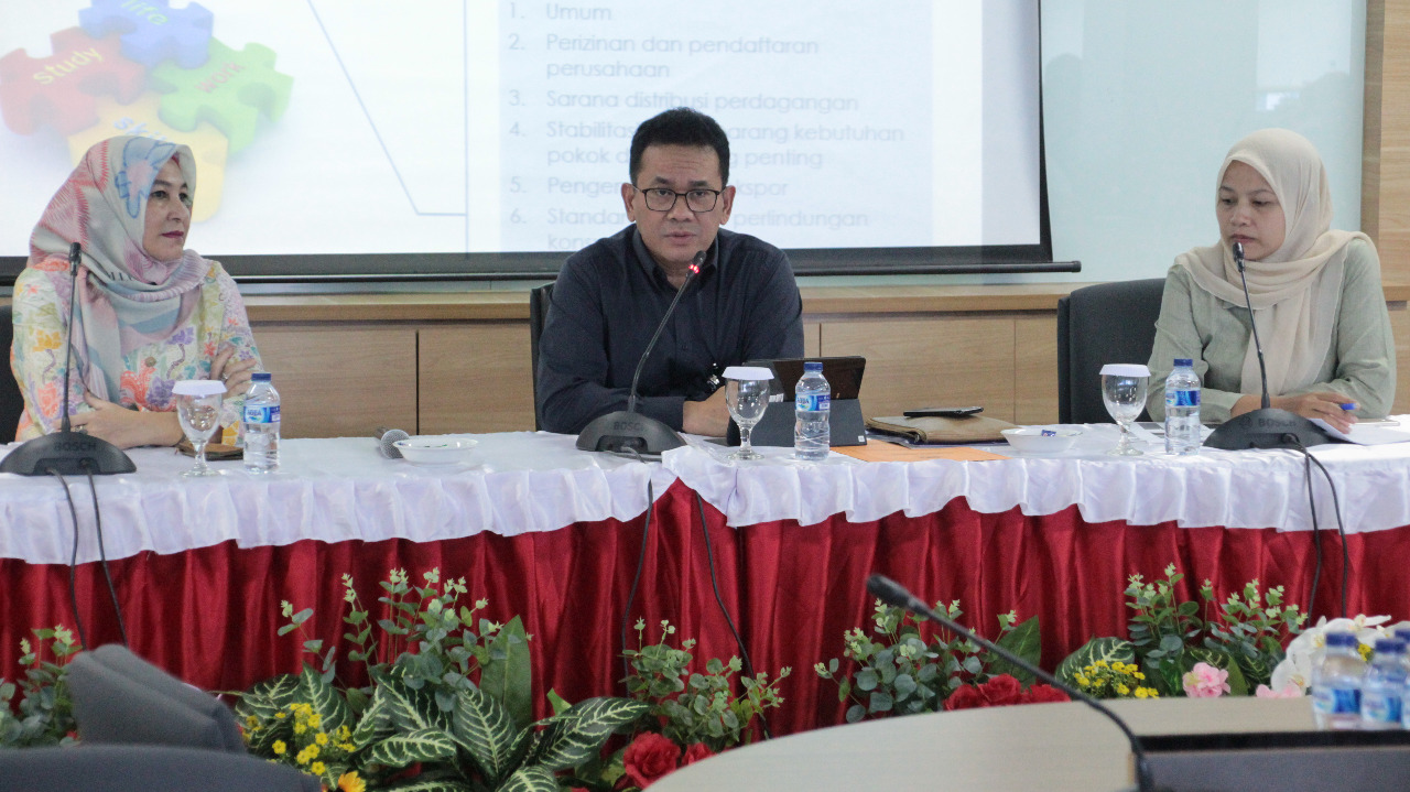 PAPARAN DARI PARA NARASUMBER PADA RAPAT PEMBINAAN DAN INFORMASI PENGEMBANGAN SUMBER DAYA MANUSIA LINGKUP STANDARISASI DAN SERTIFIKASI TAHUN 2019
