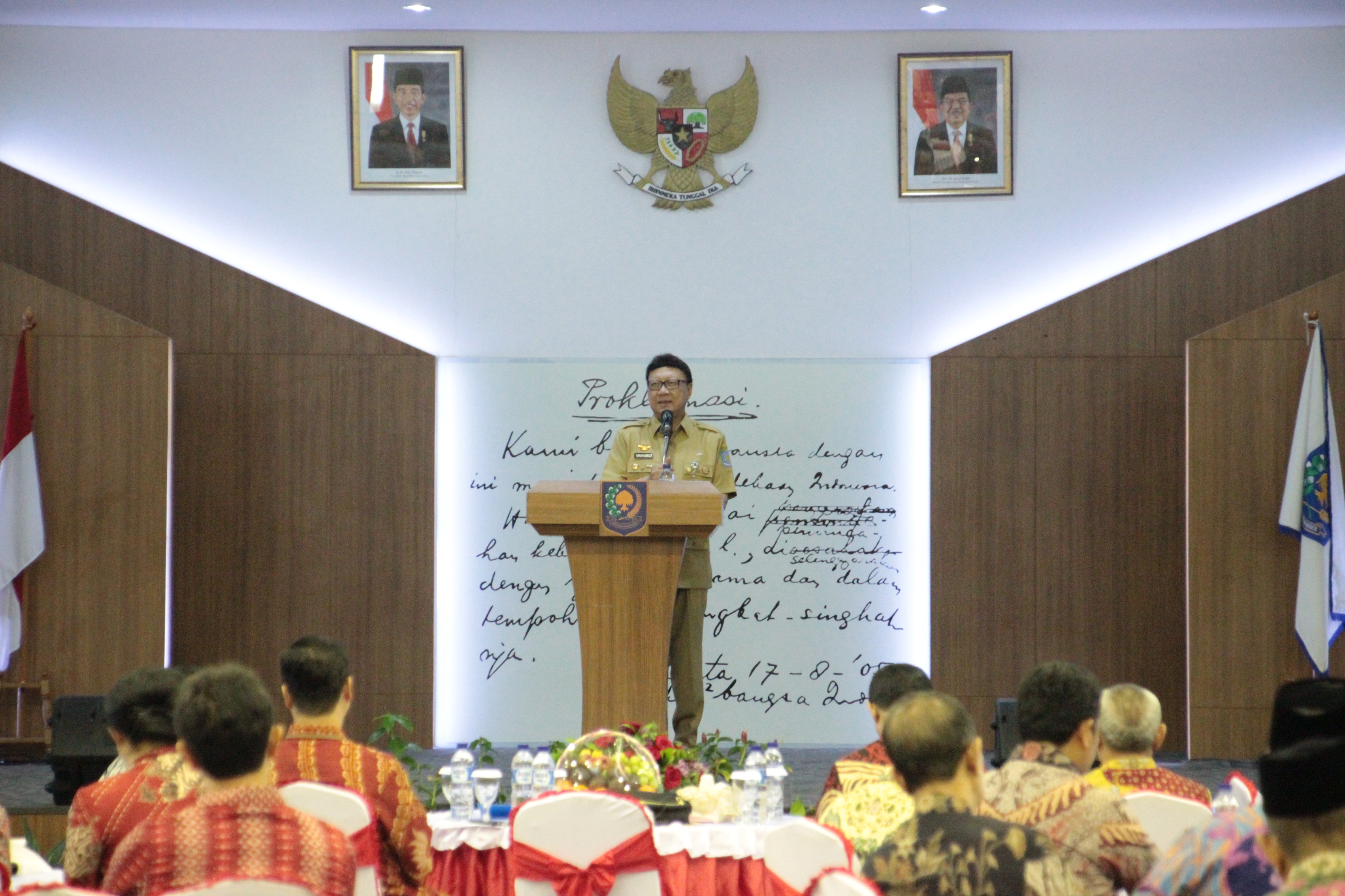 MENTERI DALAM NEGERI REPUBLIK INDONESIA MEMBUKA ACARA PEMBEKALAN KEPEMIMPINAN PEMERINTAHAN DALAM NEGERI DI BADAN PENGEMBANGAN SUMBER DAYA MANUSIA KEMENTERIAN DALAM NEGERI
