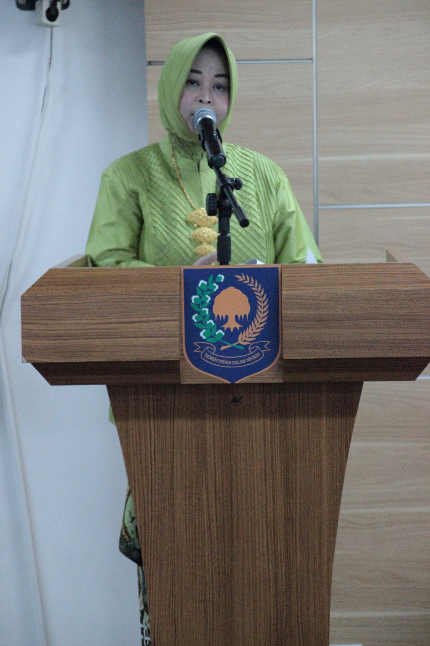 ISTRI MENTERI DALAM NEGERI REPUBLIK INDONESIA MEMBUKA ACARA PEMBEKALAN PENGEMBANGAN KEPRIBADIAN DAN KEPEMIMPINAN BAGI PARA ISTRI BUPATI/WAKIL BUPATI DAN ISTRI KETUA DPRD PEMERINTAHAN DALAM NEGERI DI BADAN PENGEMBANGAN SUMBER DAYA MANUSIA KEMENTERIAN DALAM NEGERI