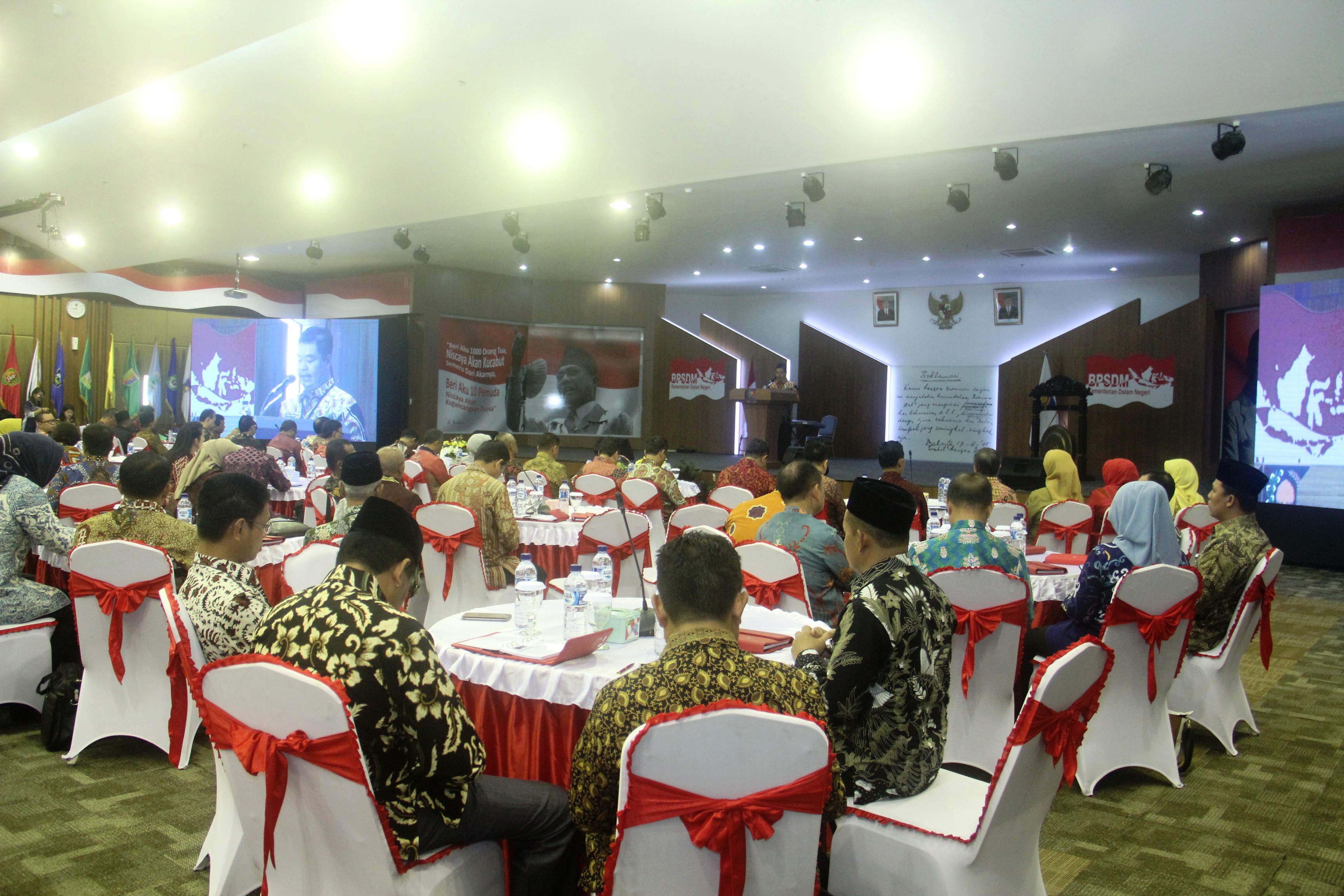 SAMBUTAN KEPALA BPSDM KEMENDAGRI KEPADA 106 PESERTA PEMBEKALAN BUPATI/WALI KOTA, WAKIL BUPATI/WALI KOTA, DAN KETUA DPRD TAHUN 2018 ANGKATAN II