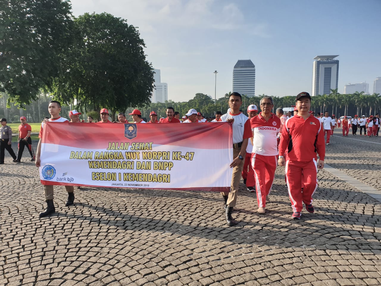 JALAN SEHAT DALAM RANGKA HUT KORPRI KE - 47 KEMENDAGRI DAN BNPP DITJEN OTDA