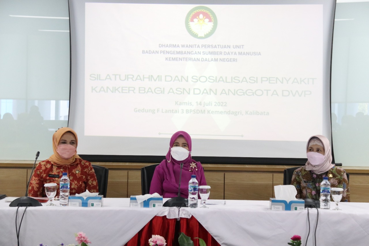 Pesan Ketua DWP Kemendagri: Terapkan Pola Hidup Sehat dan Sadari untuk Cegah Risiko Kanker bagi Anggota Keluarga