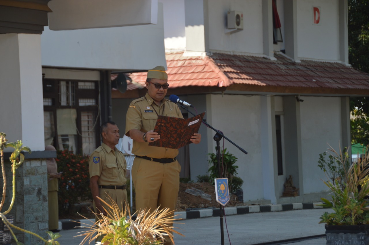Penyerahan  Tanda  Kehormatan Satyalancana Karya Satya (SKS) kepada 13 PNS  PPSDM  Regional  Makassar