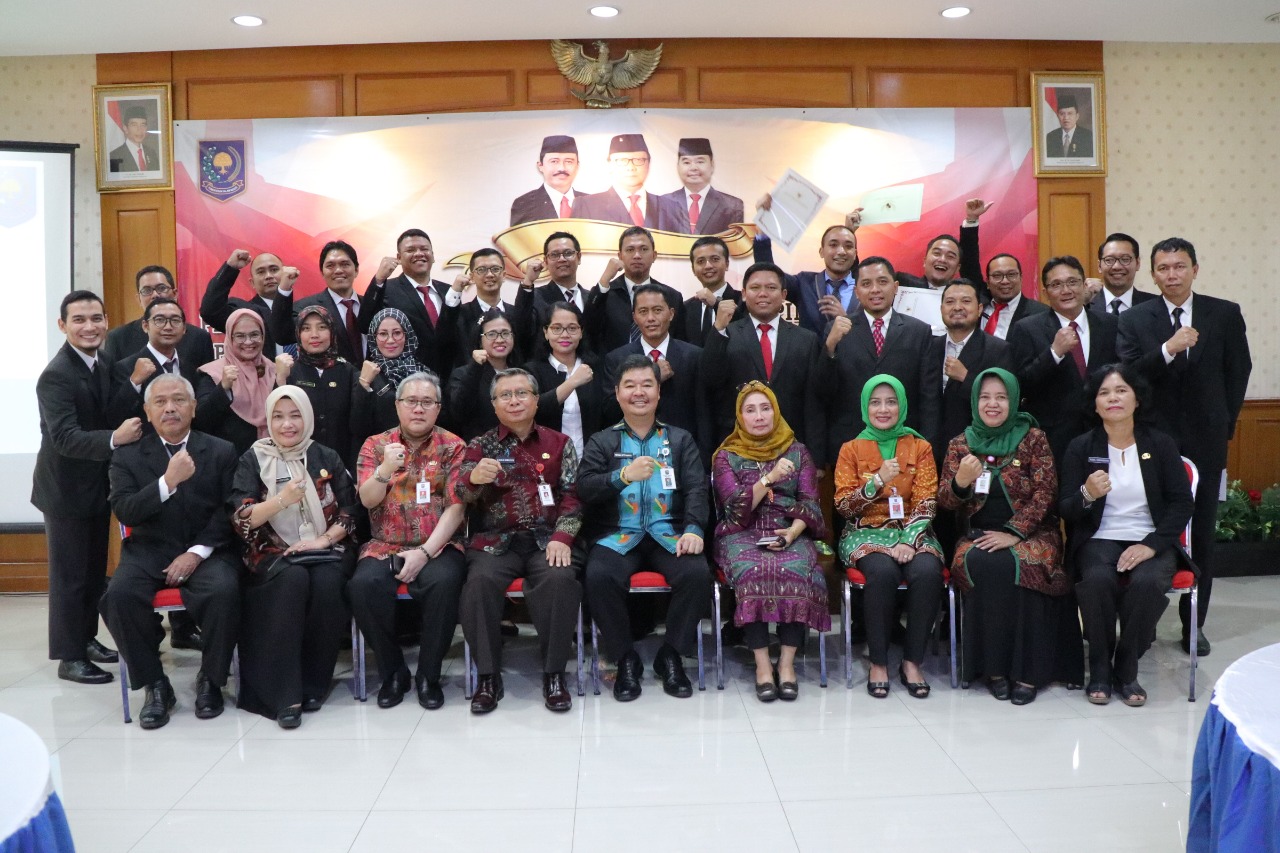 ACARA PENUTUPAN PENDIDIKAN DAN PELATIHAN KEPEMIMPINAN TINGKAT 4 DAN PELATIHAN LAPORAN KINERJA INSTANSI PEMERINTAH 