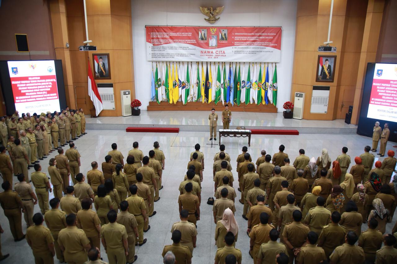 PELANTIKAN JABATAN PIMPINAN TINGGI PRATAMA (ESELON II), JABATAN ADMINISTRATOR (ESELON III), DAN JABATAN PENGAWAS (ESELON IV) DI LINGKUNGAN KEMENTERIAN DALAM NEGERI