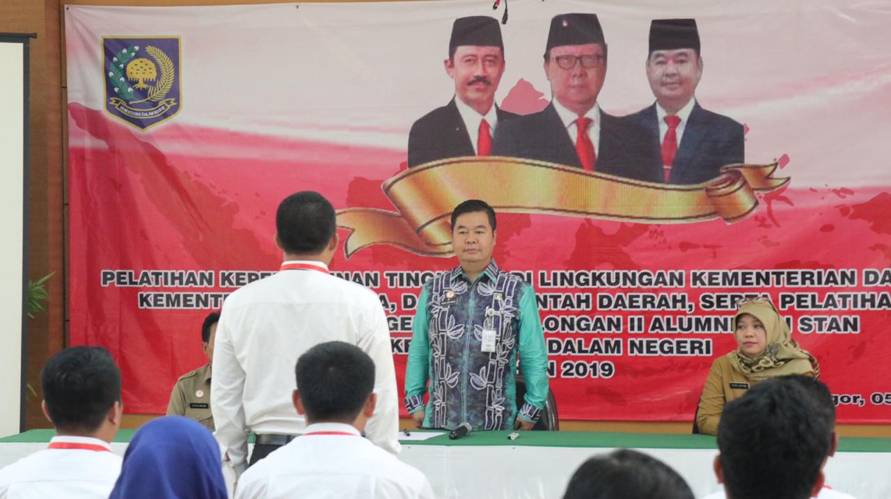 PERAN DIGITAL LEADERSHIP DALAM PENYELENGGARAAN PEMERINTAHAN 