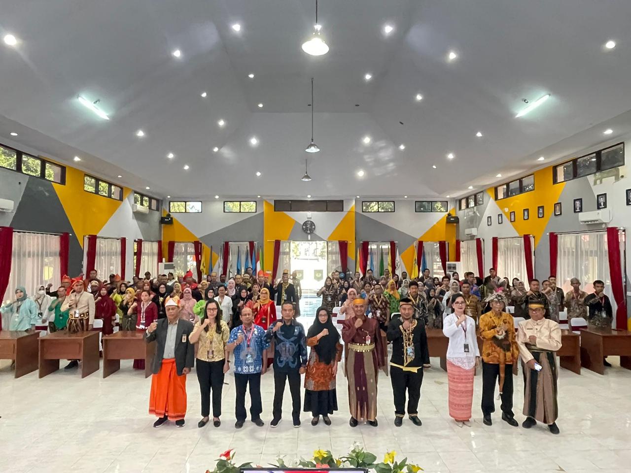Peserta PKA Angkatan IV dan Bimtek SPM PPSDM Makassar Tampilkan Keanekaragaman Budaya