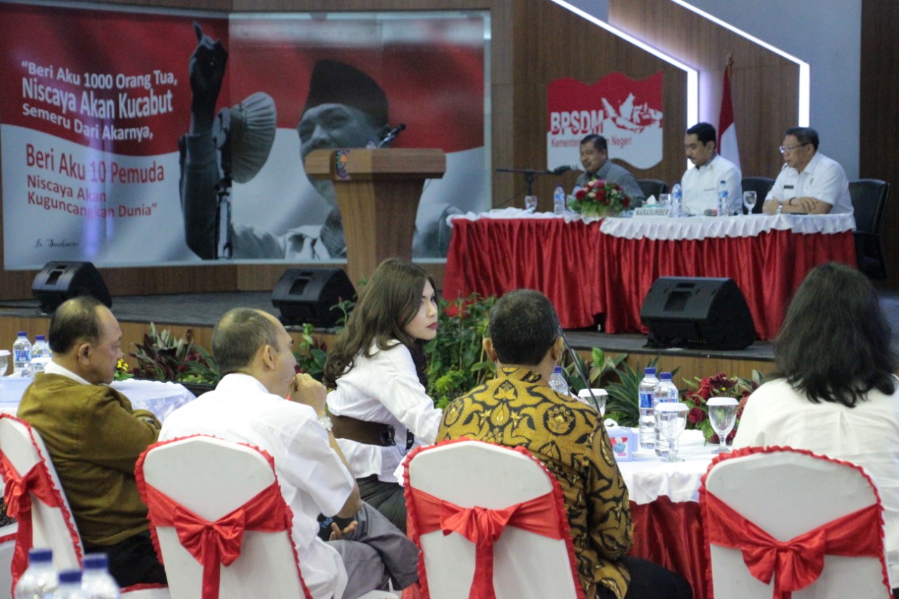 PEMBEKALAN KEPEMIMPINAN BAGI KEPALA DAERAH BUPATI DAN WAKIL BUPATI HARI KE - 3